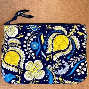 NWOT Vera Bradley Cosmetic Zip Bag, Ellie Blue Elephant - Retired Pattern